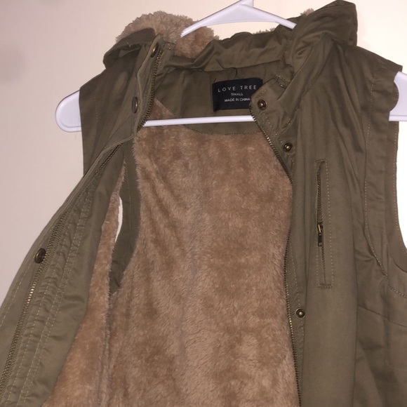 Vest - Picture 3 of 5